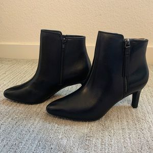 Clarks Blossom Black Leather Bootie, Size 8.5 M, New